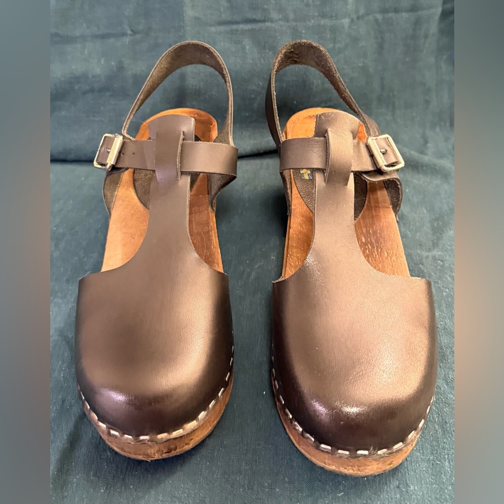 Women’s Black Leather T-Strap Clog Sandals - Picture 2 of 8